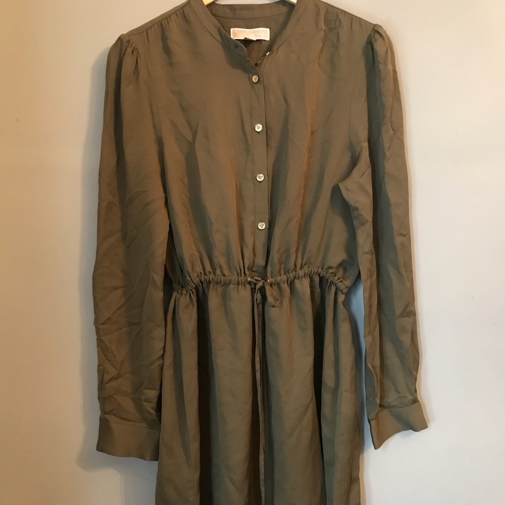 Michael kors dress 100% silk with cute gold button